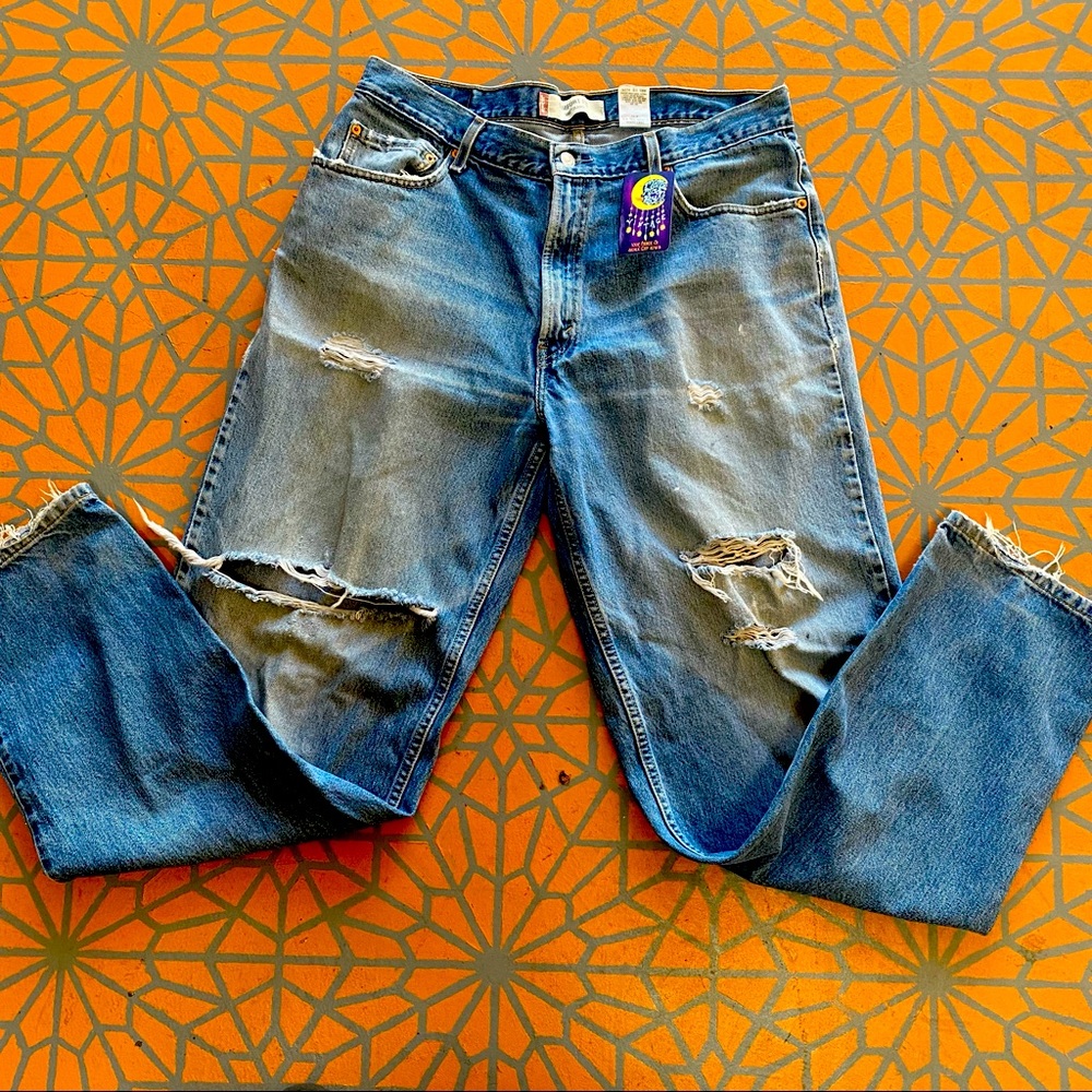 Distressed Levi’s 560 36x34